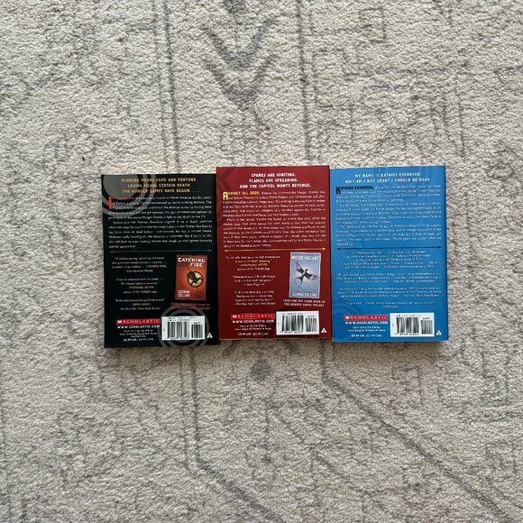 Hunger Games Books Trilogy Set - Picture 2 of 3